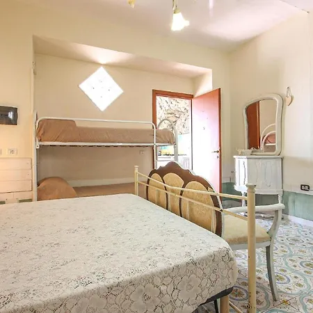 3 Bedroom Cozy In Casalsottano Holiday home *