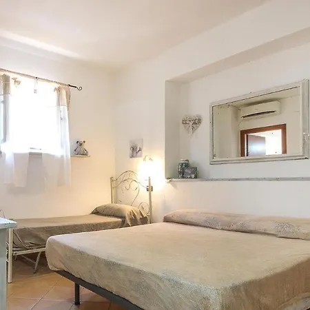 3 Bedroom Cozy In Casalsottano Holiday home Casal Sottano