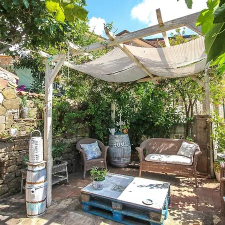 3 Bedroom Cozy In Casalsottano Holiday home Casal Sottano